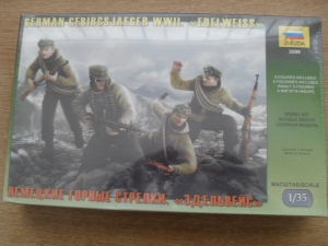 ZVEZDA 1/35 3599 GERMAN WWII GEBIRGSJAGER EDELWEISS